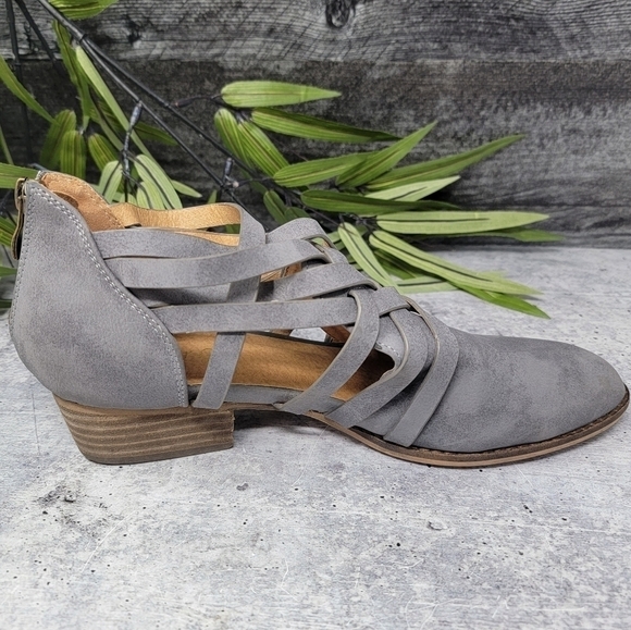 ARider Girl | Gray Strappy Criss Cross Low Heel Booties Shoes Size 7.5 - Picture 9 of 10